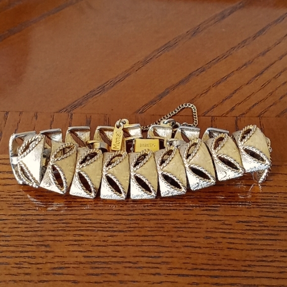 Monet Gold Tone Bracelet Vintage